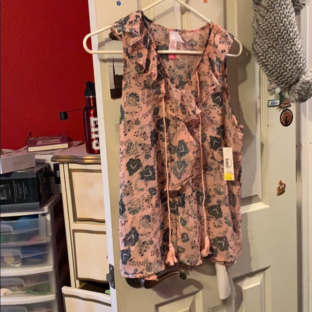 Woman’s sleeveless blouse by No Boundaries